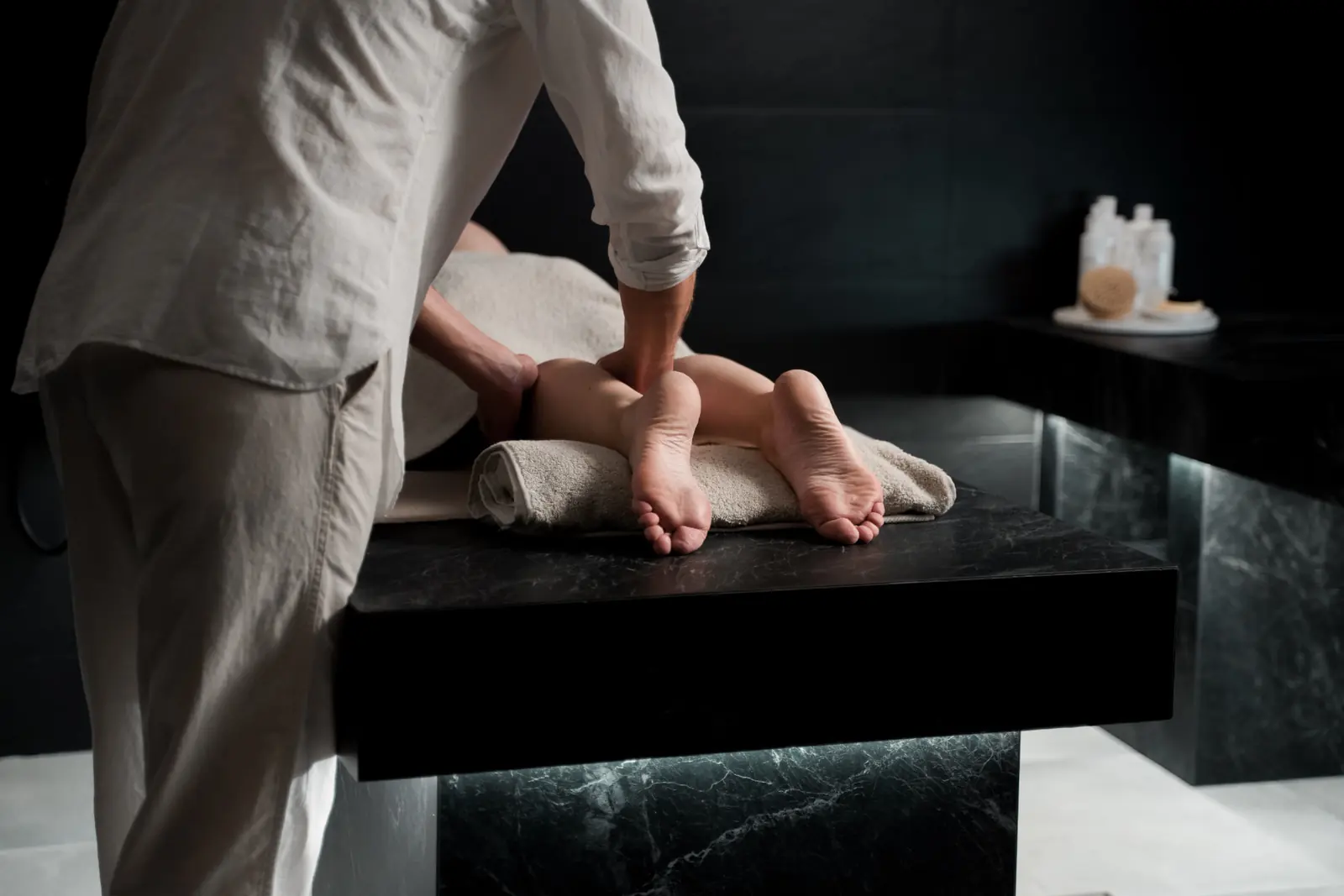 A relaxing massage: the whole body as territory of pleasure